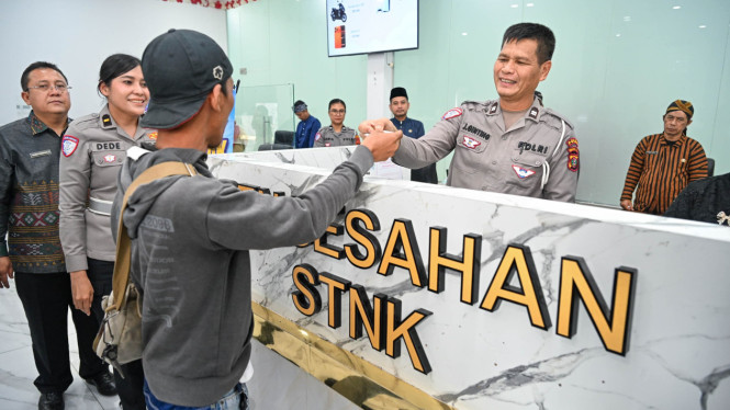 Pelayanan Pembayaran Pajak Kendaraan Bermotor di Samsat Kota Medan.