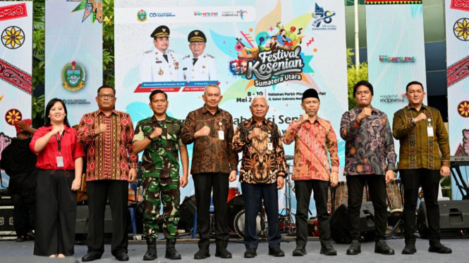 Wakil Gubernur Sumut, Surya saat menghadiri Festival Kesenian Sumatera Utara bertema Harmoni Kolaborasi Seni.