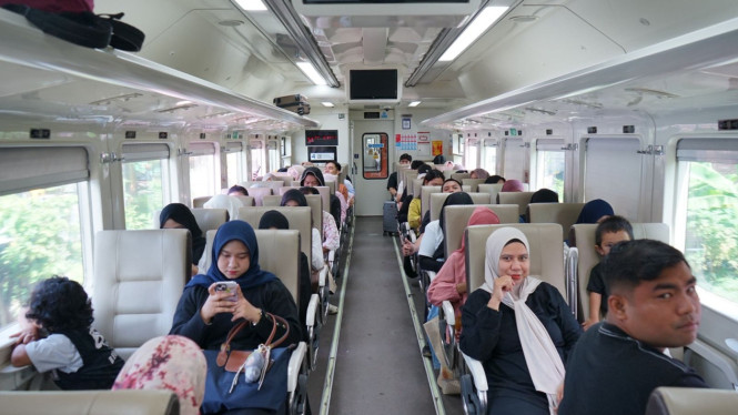 Penumpang KAI Bandara Medan.