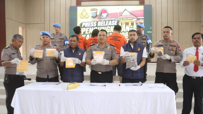 Konferensi pers Polres Simalungun terkait pengungkapan kasus narkotika.