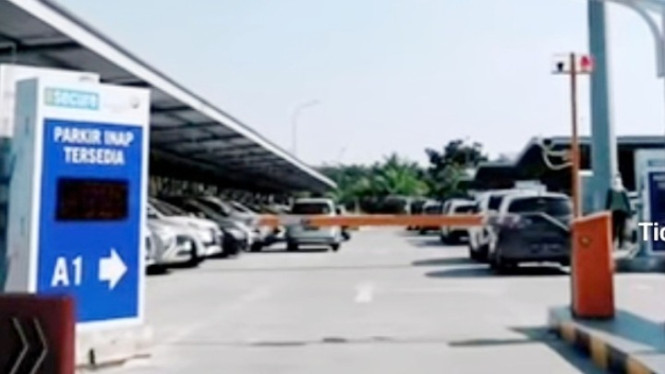 Kawasan Parkir Inap di Bandara Kualanamu.