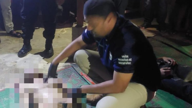 Tim Inafis Polres Simalungun saat melakukan identifikasi jasad pelajar yang tenggelam di Sungai Aquarium.