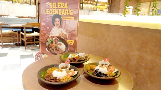 Varian menu nusantara kolaborasi The People's Cafe dan Bu Rudy.