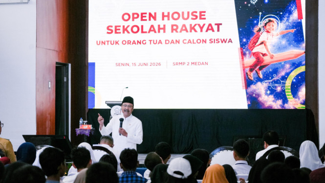 Menteri Sosial, Saifullah Yusuf (Gus Ipul) saat open house Sekolah Rakyat di Medan.