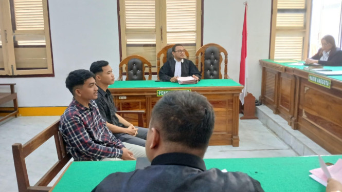 Dua terdakwa beli Pertalite 25 Liter Pakai Jeriken saat jalani sidang di PN Medan.
