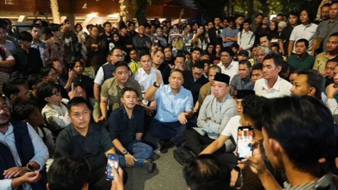 Suasana kericuhan saat diskusi publik bersama pejabat pemerintah dengan mahasiswa di UGM.