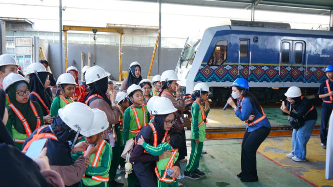 PT Railink saat edukasi para pelajar di Sumut tentang operasional KAI Bandara.