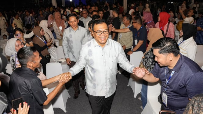 Bupati Deli Serdang, Asri Ludin Tambunan.