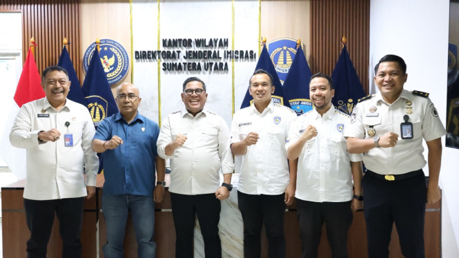 Kepala Kanwil Direktorat Jenderal Imigrasi Sumut, Parlindungan menerima audiensi dari pengurus IMI Sumut.