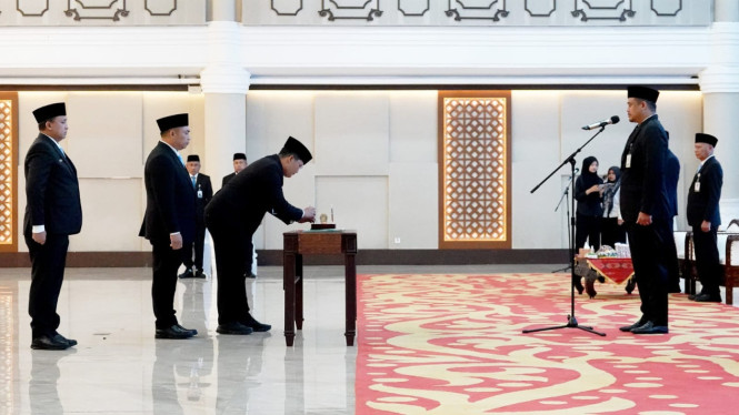 Gubernur Sumut, Bobby Nasution lantik 8 Pejabat Eselon II di lingkungan Pemprov Sumut.