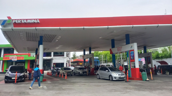 Kondisi SPBU Pertamina di Jalan Yos Sudarso dalam pelayanan normal dan tidak terlihat lagi antrian panjang kendaraan bermotor.