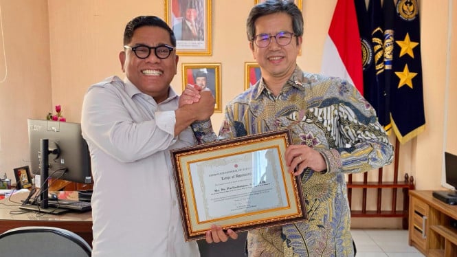 Kepala Kanwil Imigrasi Sumut,  Parlindungan Terima Penghargaan dari Konjen Jepang.