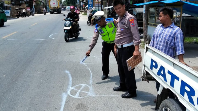 Polisi lakukan olah TKP tabrakan maut di Kabupaten Sergai.