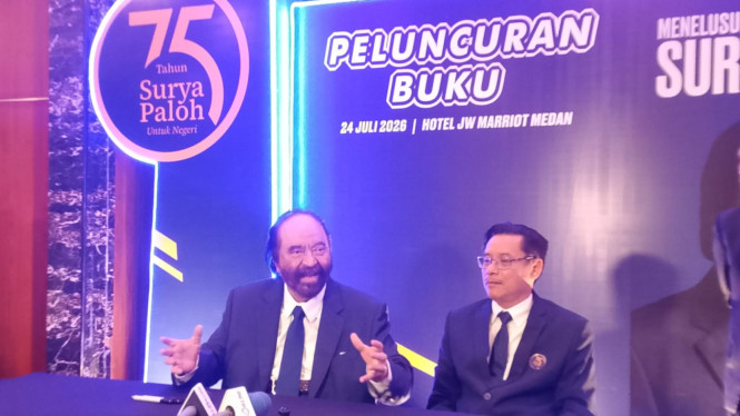 Ketua Umum NasDem, Surya Paloh dan Ketua NasDem Sumut, Iskandar ST saat menghadiri peluncuran buku 'Surya Palohisme' di Medan.