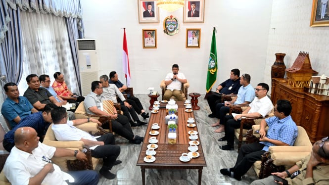 Gubernur Sumut, Bobby Nasution memimpin Rapat Koordinasi Pelaksanaan BKP bersama kepala daerah se-Kepulauan Nias.
