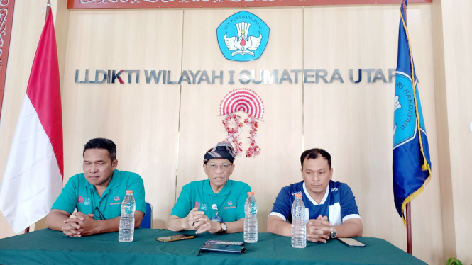 Kepala LLDIKTI Wilayah I Sumut, Prof. Drs. Saiful Anwar Matondang, M.A (tengah).