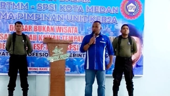 Ketua PD FSP RTMM-SPSI Sumut, Akhmad Rivai, S.H (tengah).
