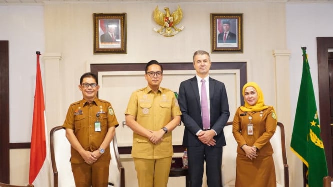 Wali Kota Medan, Rico Waas saat kunjungan Duta Besar Belgia, David Jordens, di Balai Kota.
