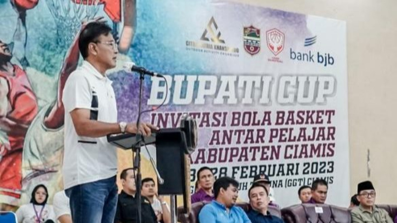 Sambutan Bupati Ciamis pada pembukaan Invitasi Bola Basket.