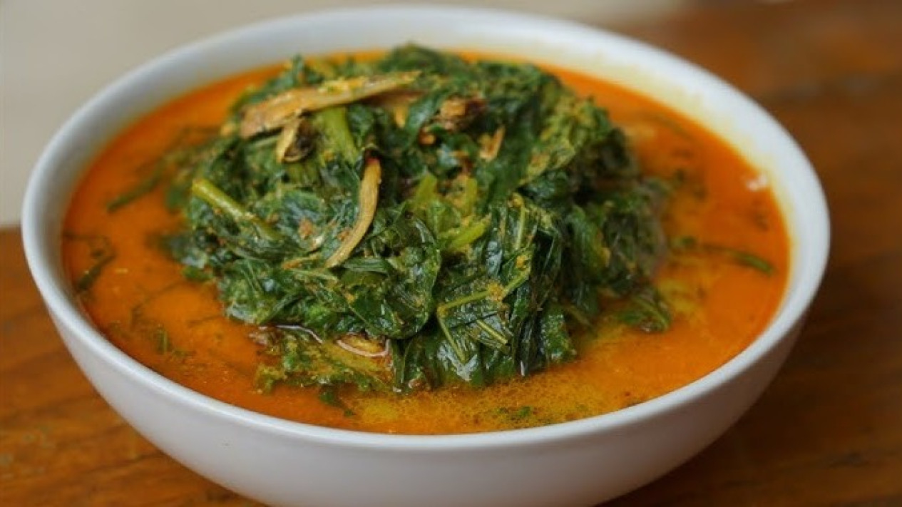 Coba Resep Gulai Daun Singkong dengan Ceker.