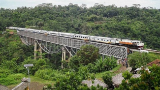 Area Jembatan Cirahong Ciamis yang dieknal angker. Area Jembatan Cirahong Ciamis yang dieknal angker.