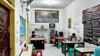 Mie Bakso Tjenghar, rekomendasi tempat makan bakso Ciamis. Mie Bakso Tjenghar, rekomendasi tempat makan bakso Ciamis.
