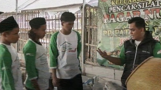 Rizki Hamdani memberikan edukasi kepada kelompok santri. Rizki Hamdani memberikan edukasi kepada kelompok santri.