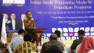 Sambutan Bupati Ciamis pada acara pelantikan BPC HIPMI. Sambutan Bupati Ciamis pada acara pelantikan BPC HIPMI.