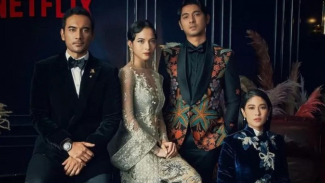 Pemain utama serial Gadis Kretek, ada Putri Marino dan Dian Sastro. Pemain utama serial Gadis Kretek, ada Putri Marino dan Dian Sastro.