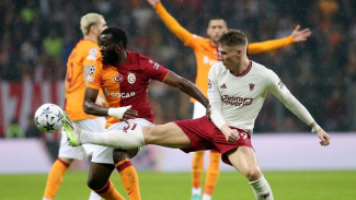 Manchester United vs Galatasaray berakhir imbang 3-3. Manchester United vs Galatasaray berakhir imbang 3-3.