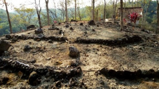 Situs Gunung Susuru di Kecamatan Cijeungjing Ciamis. Situs Gunung Susuru di Kecamatan Cijeungjing Ciamis.