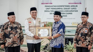 Bupati Ciamis, Herdiat Sunarya raih penghargaand dari Baznas Jabar. Bupati Ciamis, Herdiat Sunarya raih penghargaand dari Baznas Jabar.