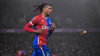 Michael Olise, pemain Crystal Palace yang diminati Man United. Michael Olise, pemain Crystal Palace yang diminati Man United.
