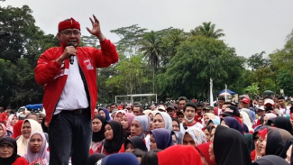 Fredy Darmawan saat menyampaikan deklarasi politik di Ciamis. Fredy Darmawan saat menyampaikan deklarasi politik di Ciamis.