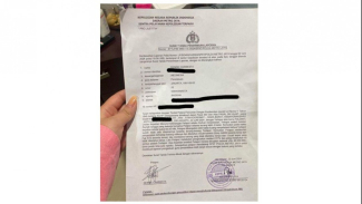 Surat laporan Denise Chariesta yang mengungkap agama sang seleb. Surat laporan Denise Chariesta yang mengungkap agama sang seleb.