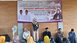 Miranti Mayangsari memberikan dukungan untuk Herdiat-Yana.