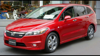 Honda Stream 1.7 Facelift 2005 – MPV Rasa Sedan.