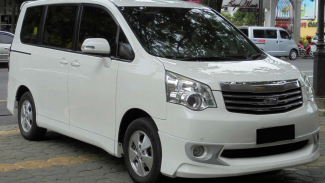 Toyota NAV1 V A/T 2013 mobil MPV bekas murah. Toyota NAV1 V A/T 2013 mobil MPV bekas murah.