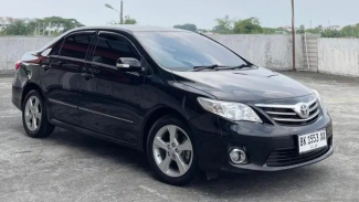 Tampilan Toyota Corolla Altis generasi ke-10 (2008-2013).