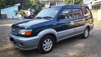 Kijang Krista: Mobil Keluarga Timeless yang Tangguh. Kijang Krista: Mobil Keluarga Timeless yang Tangguh.