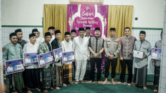 Herdiat Sunarya berfoto bersama saat Tarling di Desa Selacai, Cipaku. Herdiat Sunarya berfoto bersama saat Tarling di Desa Selacai, Cipaku.