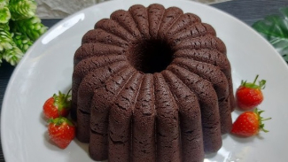 Bolu Kukus Coklat Karamel – Super Lembut dan Moist. Bolu Kukus Coklat Karamel – Super Lembut dan Moist.