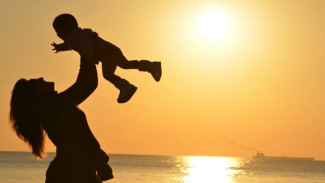 Stop Komentar, Mulai Dukung! Cara Sederhana Bikin Ibu Tetap Waras