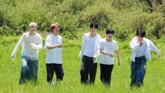 5 Lagu TXT Tentang Kehidupan Anak Muda yang Relatable