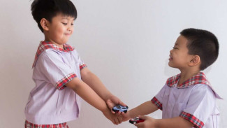 Mengajarkan Anak Arti Berbagi Lewat Kegiatan Sosial