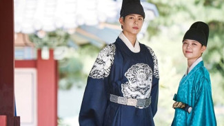 Bikin Baper! 6 Drama Korea Gender Bender yang Mirip My Girlfriend Is The Man