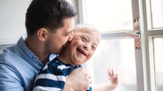 Tips Parenting Anak Autis! Panduan Orang Tua Agar Mereka Tumbuh Bahagia & Mandiri