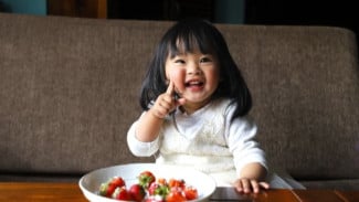7 Cara Membiasakan Anak dengan Pola Makan Sehat Sejak Dini