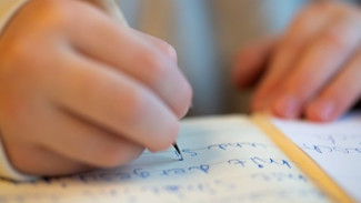 6 Dampak Positif Membiasakan Anak Menulis Jurnal Sejak Kecil