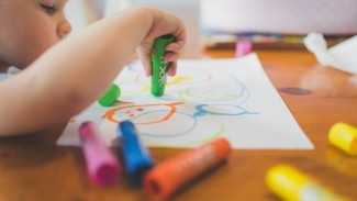 5 Manfaat Mengajarkan Anak Seni Melalui Aktivitas Kreatif di Rumah